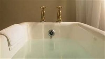 تفاصيل مصرع توأم غرقا داخل حوض استحمام بمنزلهما في الغربية| بث مباشر 