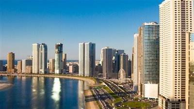 درجة الحرارة في الإمارات اليوم.. تحسن طفيف ورياح خفيفة