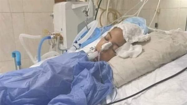 الفتاة في العناية