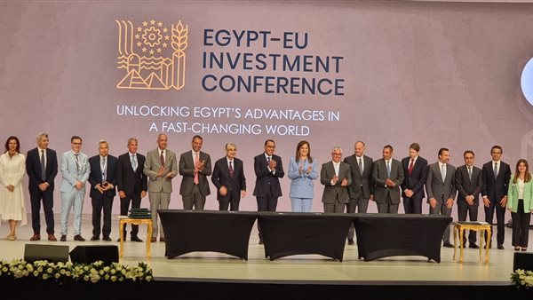 جانب من توقيع الاتفاقية