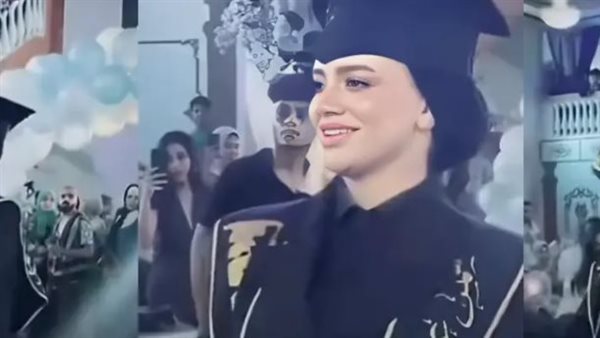 طالبة حفل التخرج