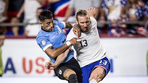 صراع على الكرة في