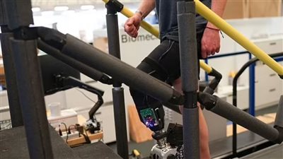 باحثون يطورون أول ساق اصطناعية يتم التحكم فيها عن طريق المخ البشري