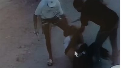 خناقة على كروكس.. شاهد يروي تفاصيل مقتل طالب وسط الشارع بحدائق الأهرام