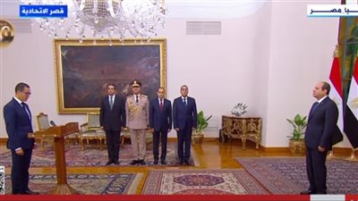 حسن الخطيب يؤدي اليمين الدستورية وزيرا لـ الاستثمار والتجارة الخارجية