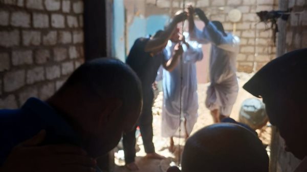 محاولات لإنقاذ شاب