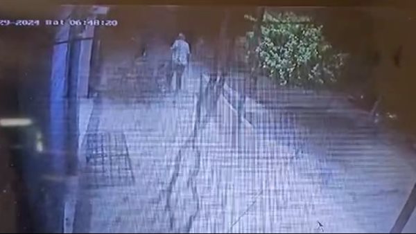 لحظة اقتحام المتهمين