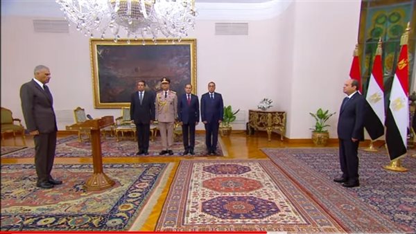 محافظ أسوان يؤدي