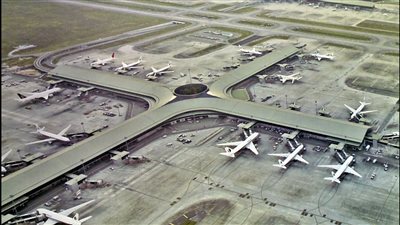 إصابة 20 شخصا في تسرب غاز طائرات بمطار كوالالمبور بماليزيا 