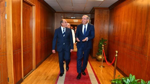 لقاء بين الفريق محمد