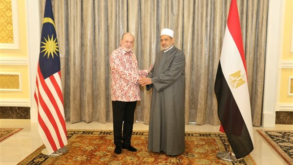 ملك ماليزيا يستقبل