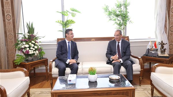 الدكتور شريف فاروق