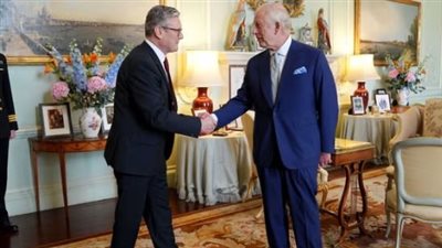 رسميًا.. الملك تشارلز الثالث يعين كير ستارمر رئيسًا لوزراء بريطانيا