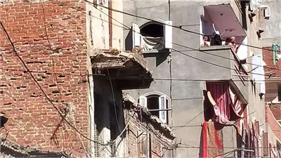 دون إصابات.. انهيار جزء من عقار في بين السرايات 