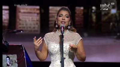 بأغنية يوم وليلة.. أصالة نصري تفتتح حفل وردة الجزائرية وتعلق: الله يرحمها أمي