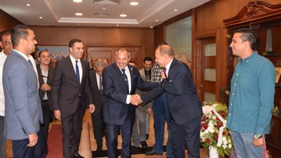 محافظ بورسعيد الجديد يصل لـ مكتبه: أنا جاي عشان أخدم المواطن 