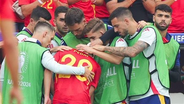 مواساة لاعبي إسبانيا