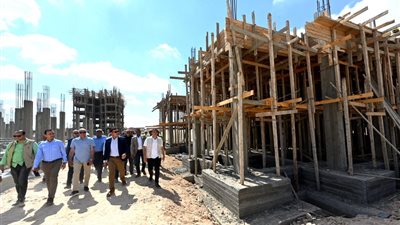 وزير الإسكان يشدد على متابعة تنفيذ وحدات سكن لكل المصريين.. وعدم التهاون مع المقاولين المقصرين