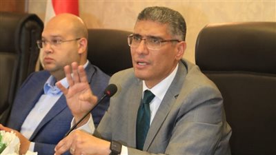 محافظ الجيزة: ندرس تطبيق آلية جديدة لجمع القمامة من منازل المواطنين | خاص