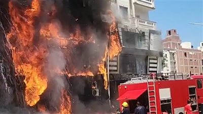 السيطرة على حريق محلين أمام بوابة توشكى بالمنصورة 