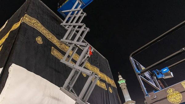 تغيير كسوة الكعبة