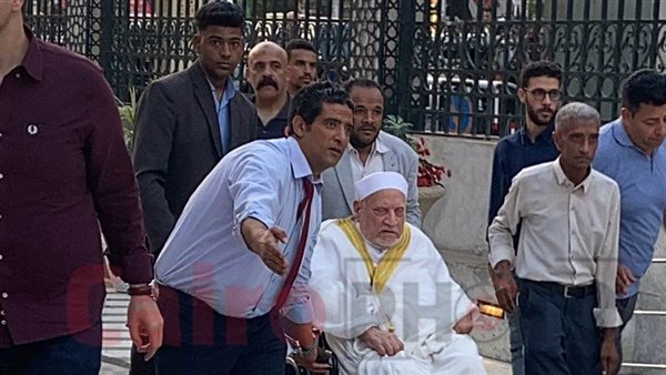 أحمد عمر هاشم يشارك