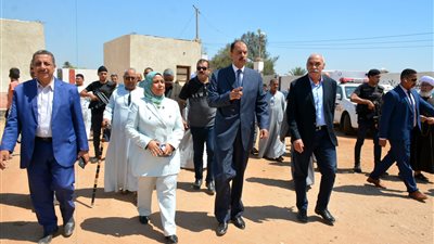 بسبب تردي مستوى النظافة والطرق.. محافظ سوهاج يقيل رئيس مركز ومدينة المنشأة | صور 