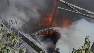 تفحم سيارتين في حريق داخل جراج بحدائق الأهرام | فيديو