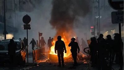 بعد ظهور نتائج الانتخابات.. مواجهات بين الشرطة الفرنسية ومتظاهرين وسط باريس