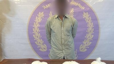 ضبط عنصر إجرامي بحوزته كمية من مخدر الآيس بالجيزة 