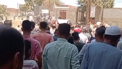 تشييع جنازة صغيرة عُثر على جثتها داخل جوال في الفيوم | بث مباشر