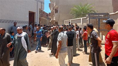 تشييع جثمان صغيرة عثر على جثتها أمام منزل أسرتها بالفيوم