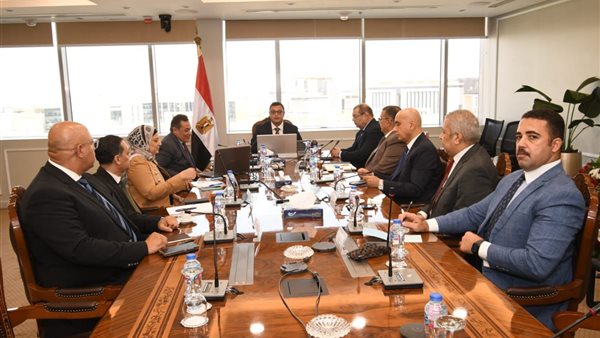 وزير الإسكان خلال