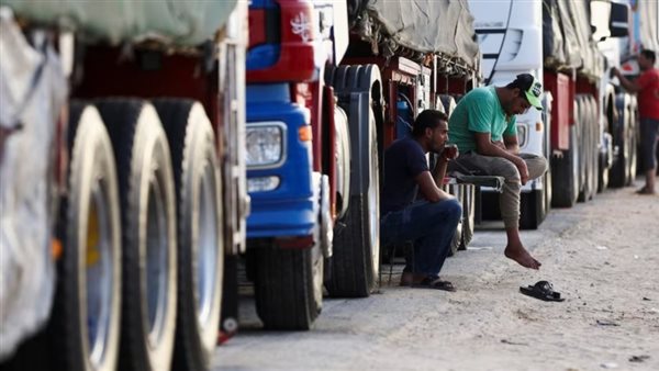  شاحنات المساعدات