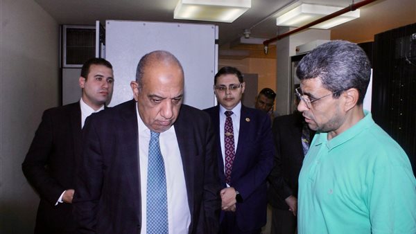  وزير الكهرباء