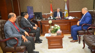 محافظ الغربية يناقش المشروعات الجارية بهدف تحسين حياة المواطنين وتلبية احتياجاتهم 
