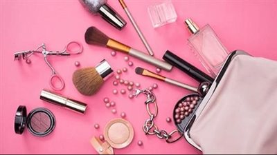 ما حكم تيَمُّم المرأة التي تضع مستحضرات التجميل؟.. اعرف رأي الشرع