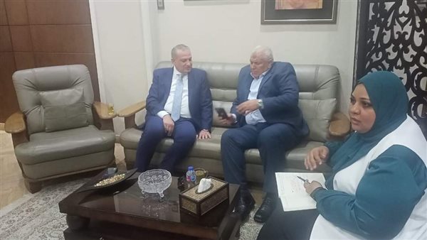 جانب من لقاء محافظ