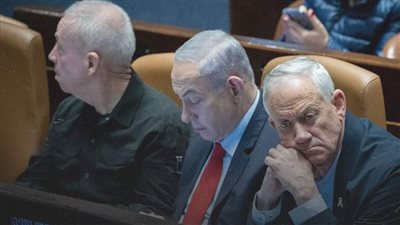 أبرزها تأخير قمة باريس.. هآرتس تكشف محاولات نتنياهو لعرقلة مفاوضات وقف إطلاق النار بغزة