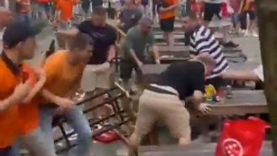 اشتباكات بين جماهير إنجلترا وهولندا قبل نصف نهائي يورو 2024 | فيديو