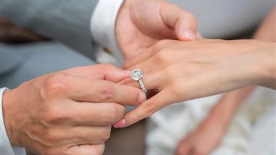 تفسير حلم خطوبة أحد الأقارب.. أخبار سعيدة للطرفين