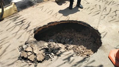 هبوط أرضي في شارع سينما ليلى بالإسكندرية