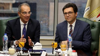 وزيرا الثقافة والاتصالات وتكنولوجيا المعلومات يبحثان تعزيز التعاون المشترك بمجالات التحول الرقمي