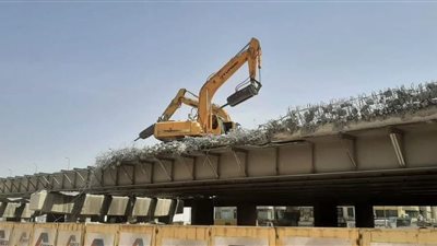 استعدادا للقطار السريع.. استكمال هدم كوبري العامرية بالإسكندرية