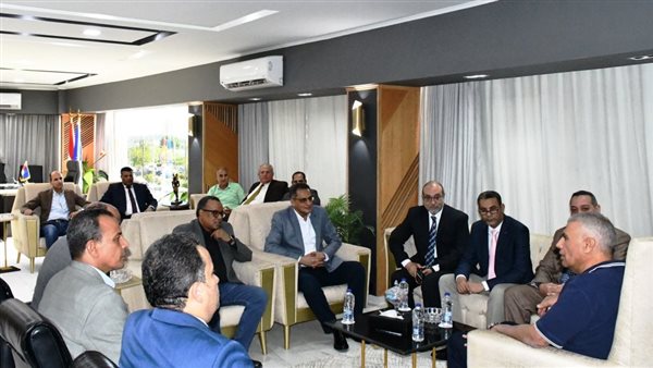 محافظ أسوان