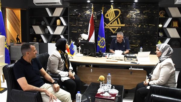 محافظ أسوان