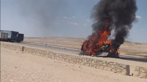 اندلاع حريق بسيارة