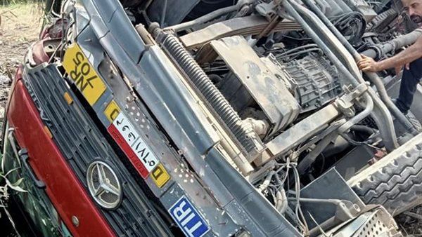 انقلاب سيارة تريلا