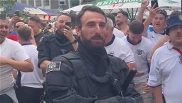 شرطي ألماني شبيه