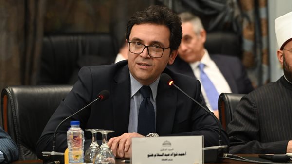 وزير الثقافة يستعرض برنامج